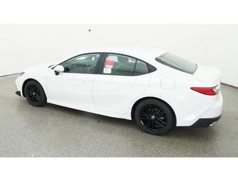 Used 2026 Toyota Camry SE FWD image 4