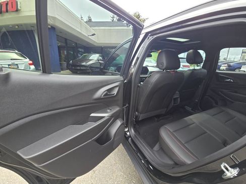Used 2024 Chevrolet Trax RS w/ Sunroof Package FWD image 16