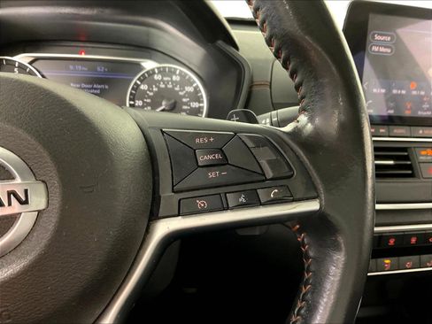 Used 2022 Nissan Altima 2.5 SR w/ Midnight Edition Package FWD image 12