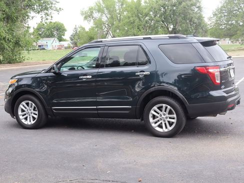 Used 2014 Ford Explorer XLT w/ Equipment Group 202A AWD/4WD image 8
