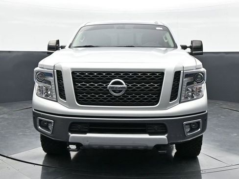 Used 2018 Nissan Titan PRO-4X w/ Pro-4x Convenience Package image 2