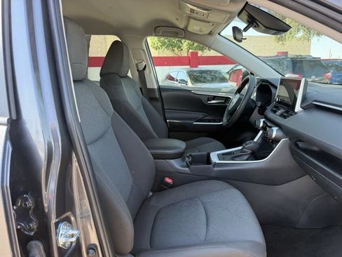 Used 2025 Toyota RAV4 XLE FWD image 28