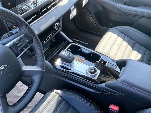New 2026 Mitsubishi Outlander FWD image 8