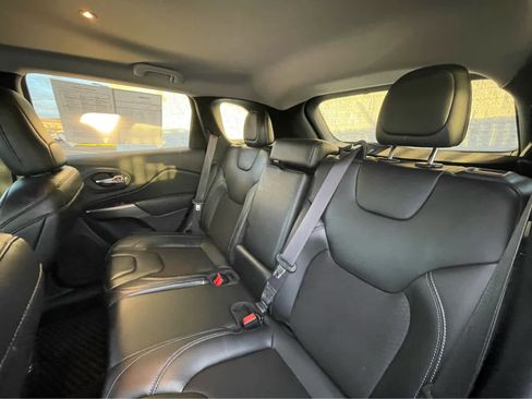 Used 2019 Jeep Cherokee Latitude Plus w/ Cold Weather Group image 25