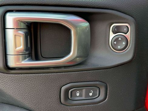 Used 2022 Jeep Wrangler Unlimited Sahara w/ Cold Weather Group image 14