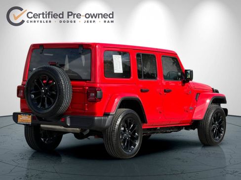 Used 2025 Jeep Wrangler Unlimited Sahara w/ Safety Group AWD/4WD image 4