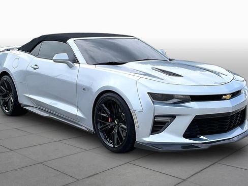 Used 2018 Chevrolet Camaro SS RWD image 3