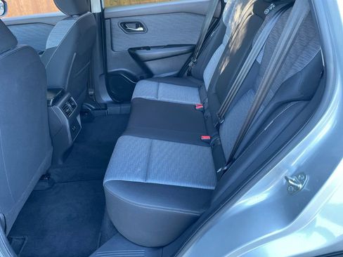 Used 2023 Nissan Rogue SV image 39