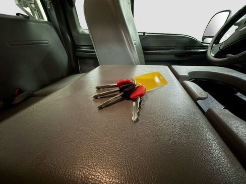 Used 2005 Ford F250 XL image 35