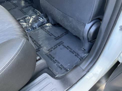 Used 2018 Nissan Rogue SV image 49