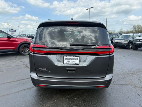 Used 2023 Chrysler Pacifica Touring-L w/ S Appearance Package image 22
