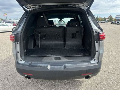 Used 2023 Chevrolet Traverse LT w/ LPO, Floor Liner Package AWD/4WD image 18