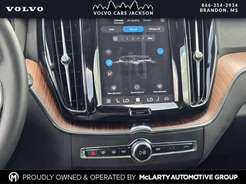 Used 2024 Volvo XC60 B5 Plus AWD/4WD image 10