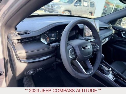 Used 2023 Jeep Compass Latitude w/ Convenience Group AWD/4WD image 16