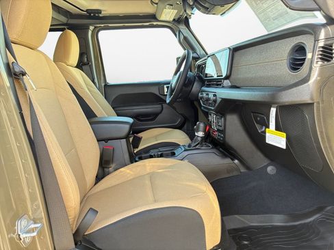 New 2026 Jeep Gladiator Willys AWD/4WD image 24