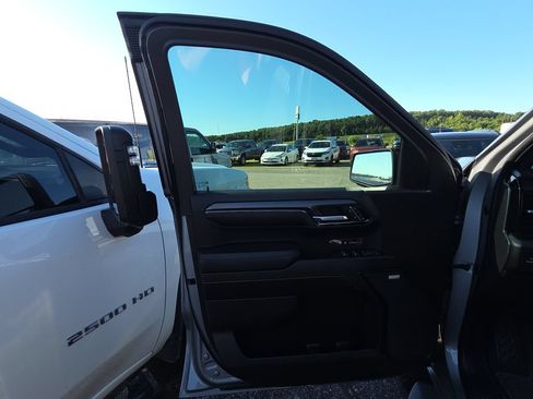 Used 2023 GMC Sierra 1500 AT4 w/ Technology Package AWD/4WD image 8
