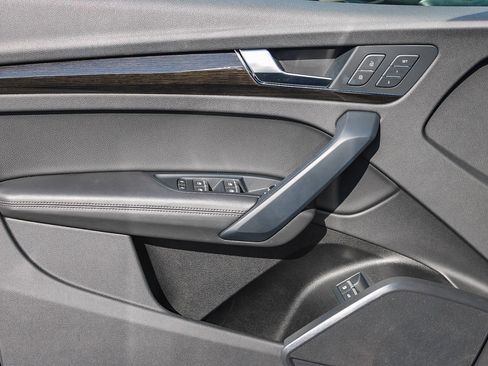 Used 2020 Audi Q5 e Premium Plus w/ Premium Plus Package image 21