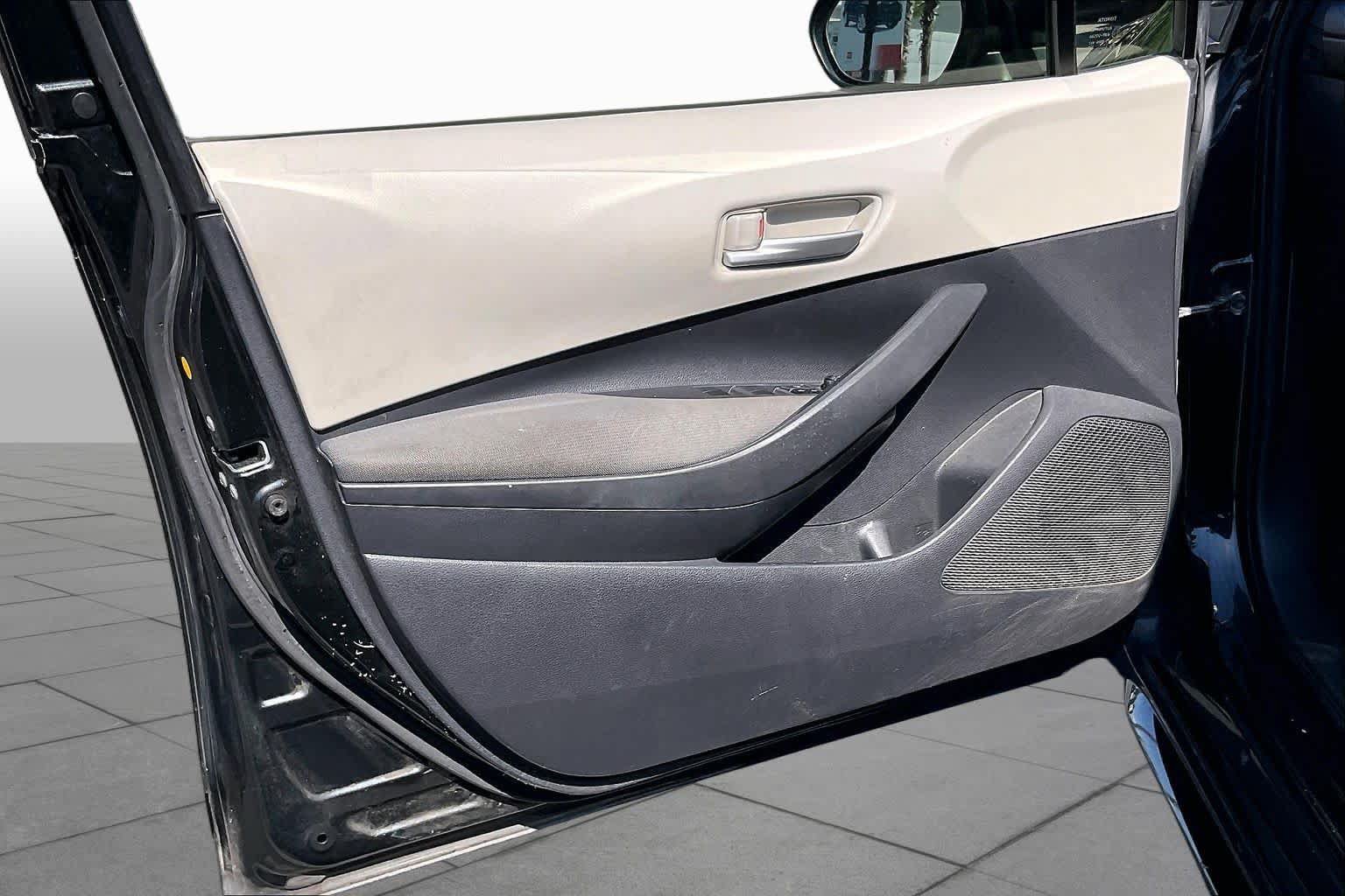 Used 2020 Toyota Corolla LE FWD image 20