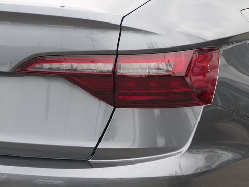 Used 2021 Volkswagen Jetta SEL FWD image 3