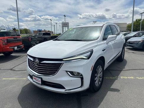 Used 2024 Buick Enclave Premium AWD/4WD image 4