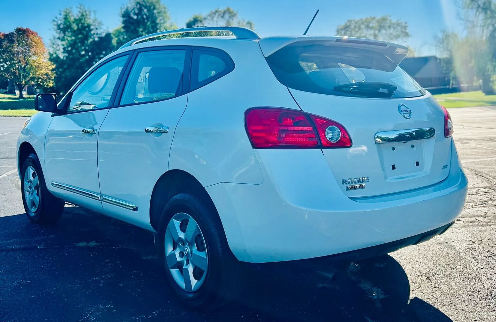 Used 2015 Nissan Rogue S w/ Convenience Package AWD/4WD image 6
