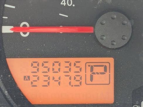 Used 2010 Nissan Frontier SE RWD image 11