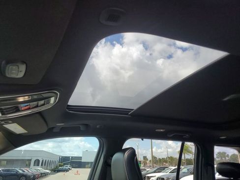 Used 2025 Jeep Grand Cherokee Limited w/ Luxury Tech Group II image 32