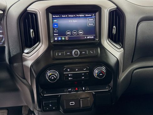 Used 2020 Chevrolet Silverado 1500 Custom w/ Custom Value Package AWD/4WD image 17