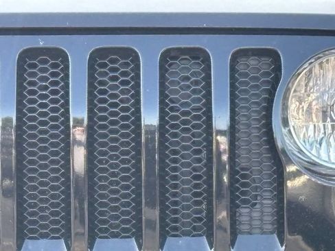 Used 2018 Jeep Wrangler Unlimited Sport AWD/4WD image 3