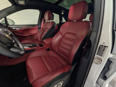 Certified 2023 Porsche Macan S image 5