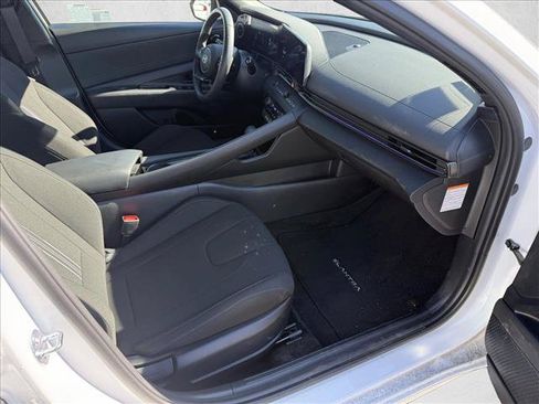 Certified 2025 Hyundai Elantra SEL FWD image 18