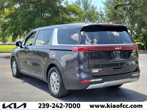 Used 2024 Kia Carnival LX FWD image 5