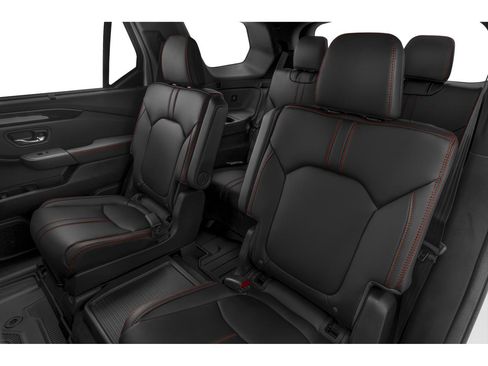 Used 2025 Honda Pilot TrailSport image 9