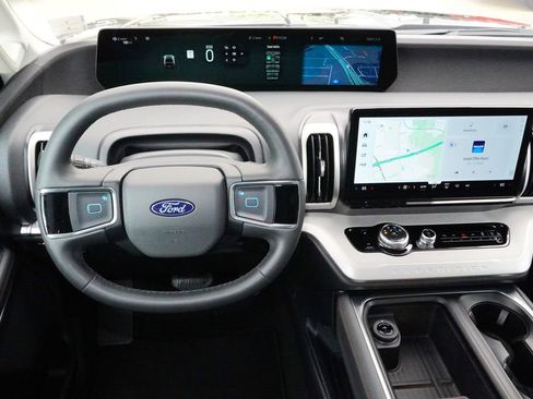 Used 2025 Ford Expedition Max Active AWD/4WD image 22