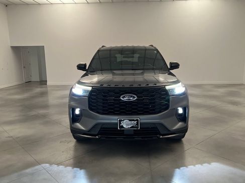 Used 2025 Ford Explorer ST-Line AWD/4WD image 2