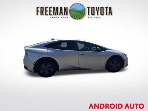 Used 2024 Toyota Prius LE FWD image 4