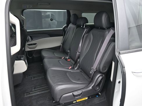 Used 2024 Kia Carnival LX FWD image 20