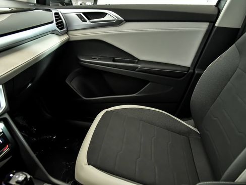 New 2026 Volkswagen Taos SE AWD/4WD image 18