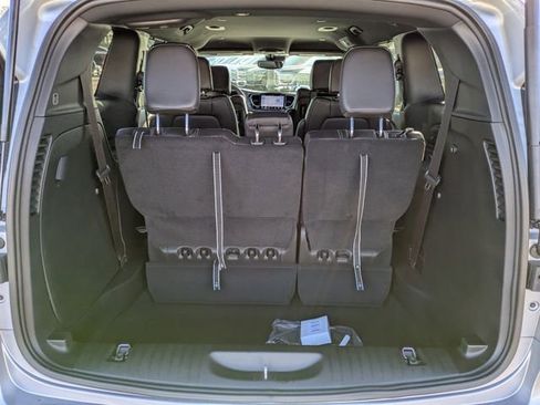 New 2026 Chrysler Pacifica Select image 13