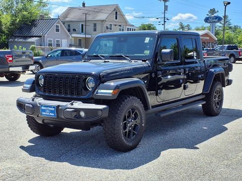 Used 2024 Jeep Gladiator Sport image 1
