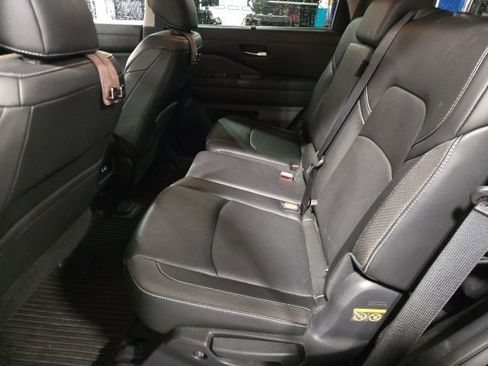 Used 2024 Nissan Pathfinder SL AWD/4WD image 13
