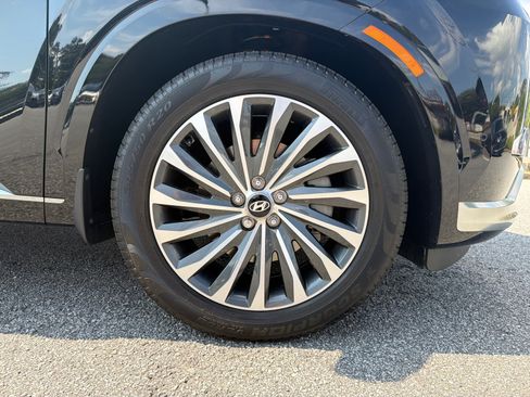 Certified 2025 Hyundai Palisade Calligraphy FWD image 12