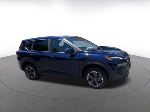 Used 2025 Nissan Rogue SV FWD image 2