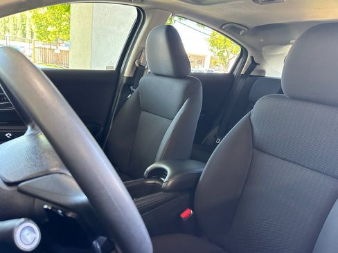 Used 2018 Honda HR-V EX image 28