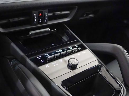 Certified 2026 Porsche Cayenne AWD/4WD image 31