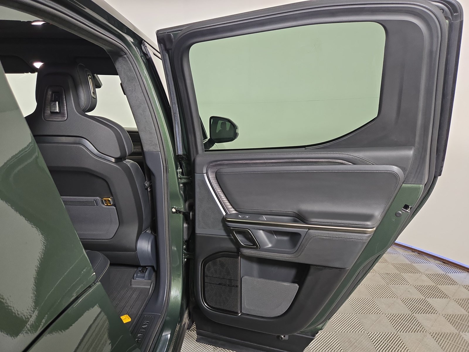 Used 2022 Rivian R1T Adventure AWD/4WD image 19