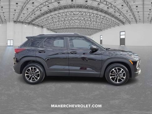Certified 2025 Chevrolet TrailBlazer LT w/ Convenience Package FWD image 8