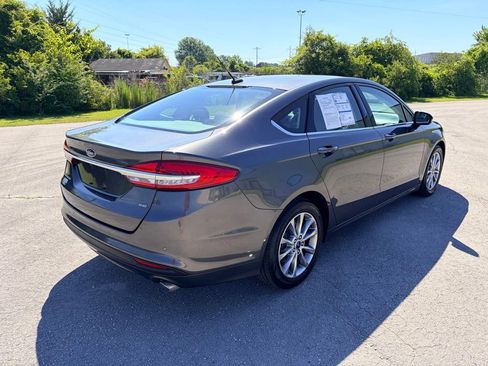 Certified 2017 Ford Fusion SE FWD image 3