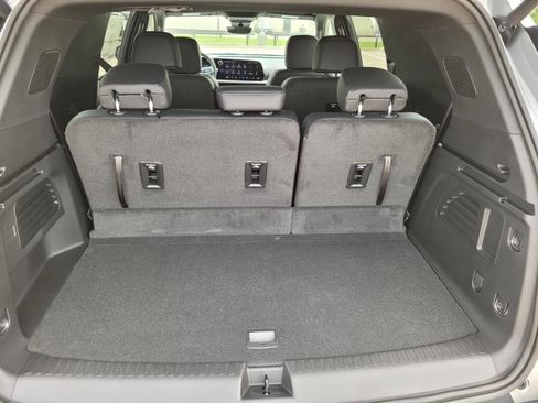 New 2026 Chevrolet Traverse LT w/ Midnight/Sport Edition FWD image 7