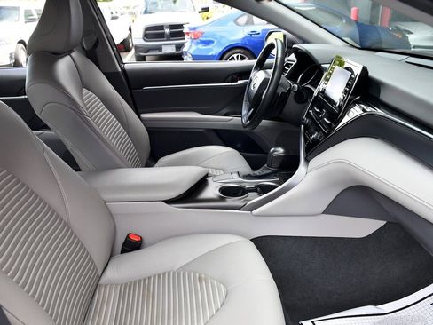 Used 2024 Toyota Camry SE image 16